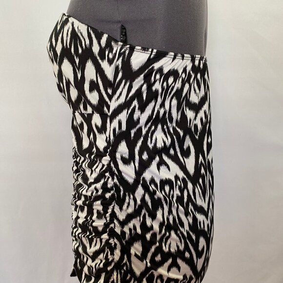 Kiwi Black & White Strapless Ruched Top Size 2X - Picture 6 of 9